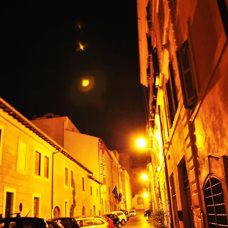 Trastevere Skyfall アパート ローマ